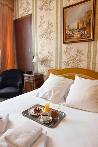 Bedroom 2, Hotel de la Poste, Isère