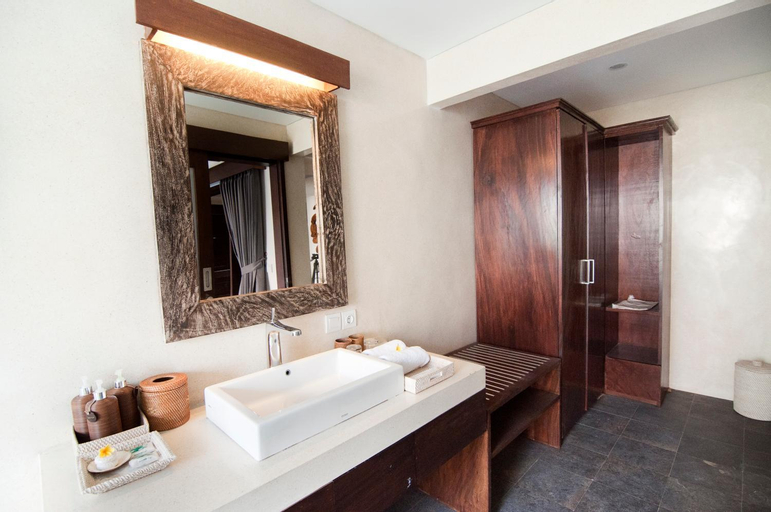 Bathroom 8
