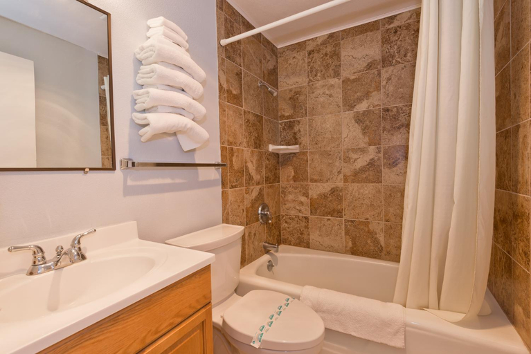 Bathroom 4, Riviera Inn Motel, Clallam