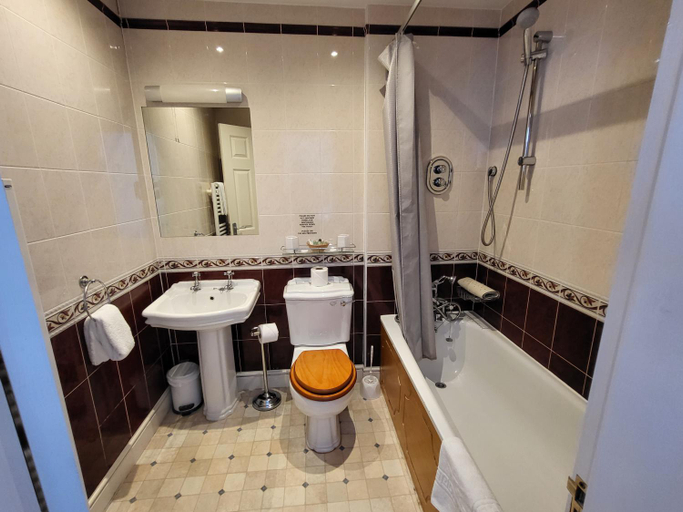 Bathroom 3, The Royal Inn, Cornwall