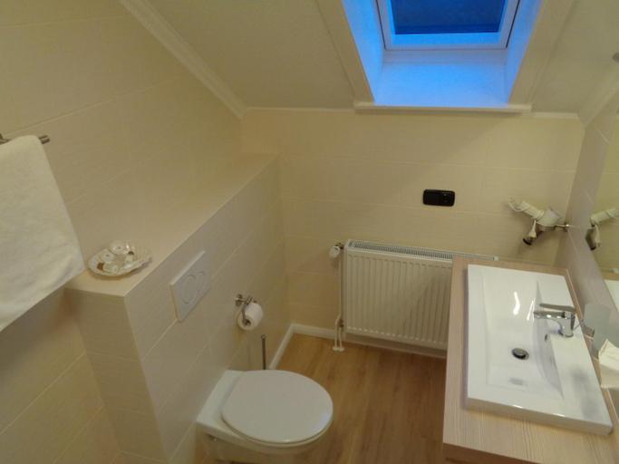 Bathroom 3, Hotel Garni Eichhornkobel, Celle
