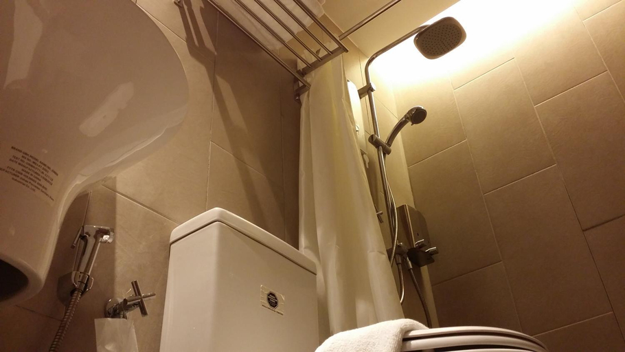 Bathroom 5, Go Hotel, Subang Jaya