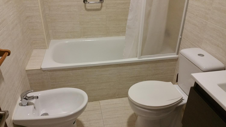 Bathroom 2, Sotel Valle Guadiaro, Cádiz