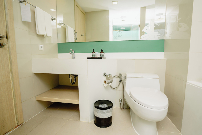 Bathroom 18