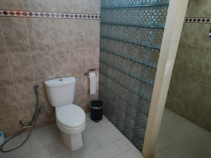 Bathroom, Rosseno Villa, Bantul
