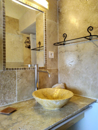 Bathroom 2, Côté chapelle, Alpes-Maritimes