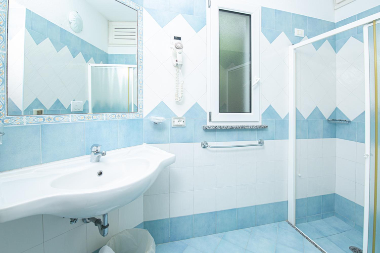 Bathroom 2, Residence Villa Tina, Napoli
