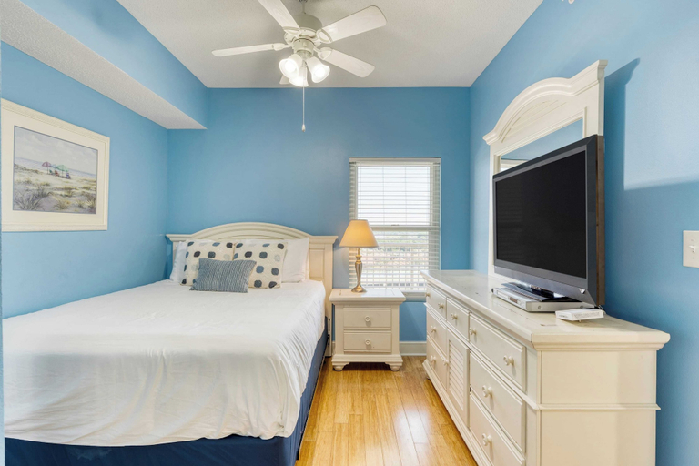 Bedroom 2, Sea Spray by Avantstay Beachfront Condo, Bay