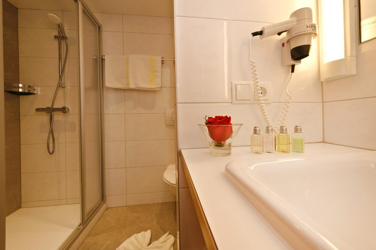 Bathroom 3, Hotel Montabella, Bludenz