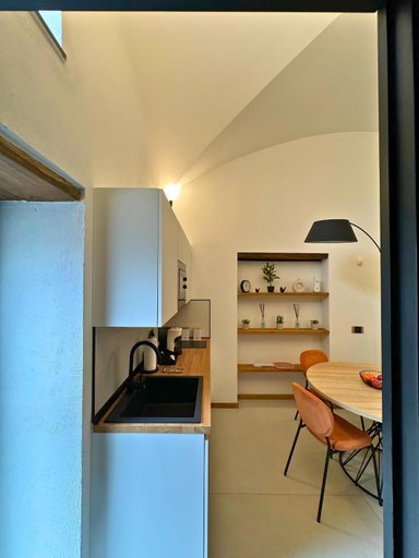 Others 4, Dislocati BnB - Jacuzzi privata - Cucina - TV60" - Minimal Luxury, Napoli