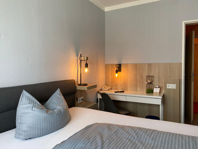 Bedroom 3, Weinhotel Romerbad, Lippe