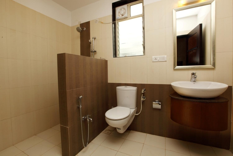 Bathroom, The Golden Suites & Spa Calangute Hotel, North Goa
