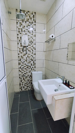 Bathroom 12
