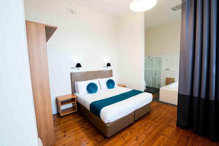 Others 5, Park Hotel, Mount Gambier