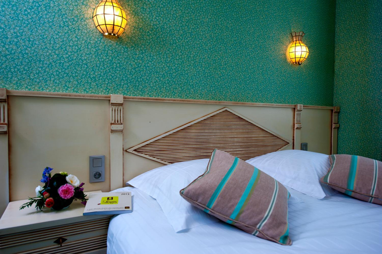 Bedroom 3, Logis Hotel Restaurant Auberge De La Selune, Manche