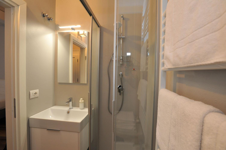 Bathroom 3, Baita Fanti Ski & Bike, Sondrio