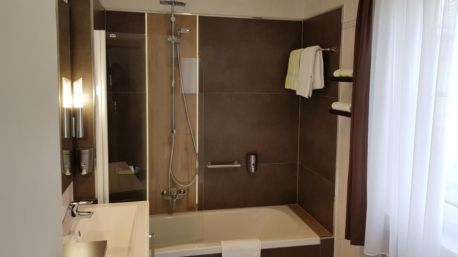Bathroom 3, Hotel Rhoener Land, Bad Kissingen