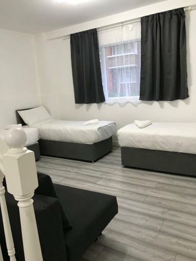 Bedroom 2, Budget City Center Apartment Aldgate - Tower Bridge, London