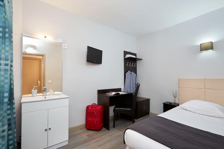 Bedroom 4, Hotel Viator, Paris