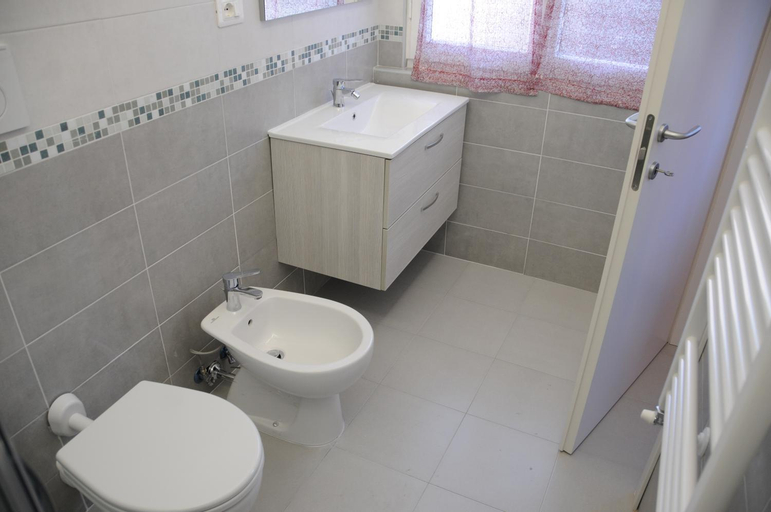 Bathroom 7