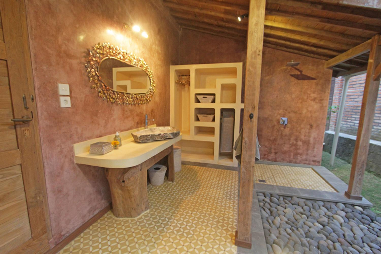 Bathroom 15