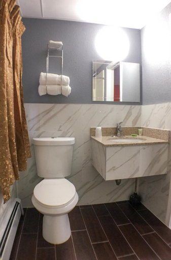 Bathroom 5, Red Fox Motel, Foxborough