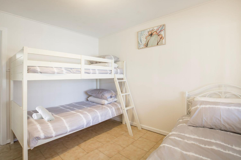 Bedroom 2, Crystal Bay - Pet Friendly - 3 Mins Walk to Beach, Shoalhaven - Pt B
