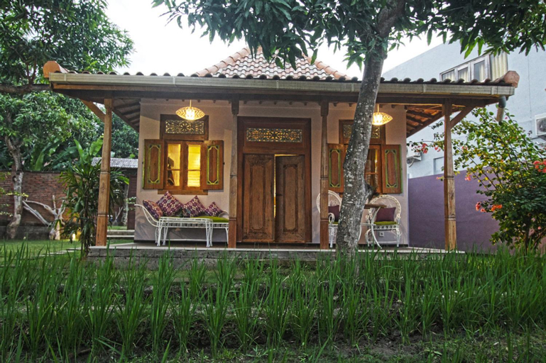 Exterior 8