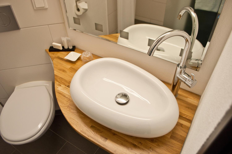 Bathroom 14