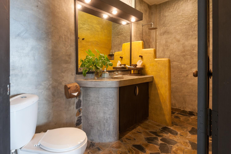 Bathroom, Koh Tao Heights Apartments, Ko Phangan