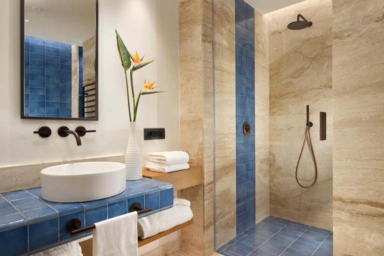 Bathroom 5, Hotel Carlton International, Napoli