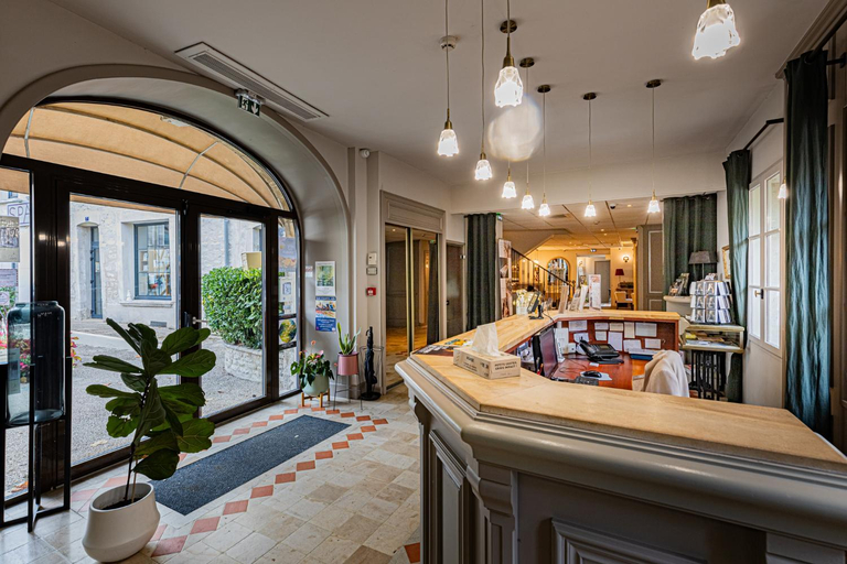 Public Area 4, Hostellerie des Clos, Yonne
