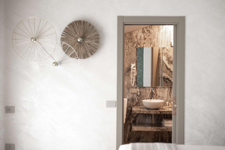 Bathroom 5, Hotel Globus, Ravenna