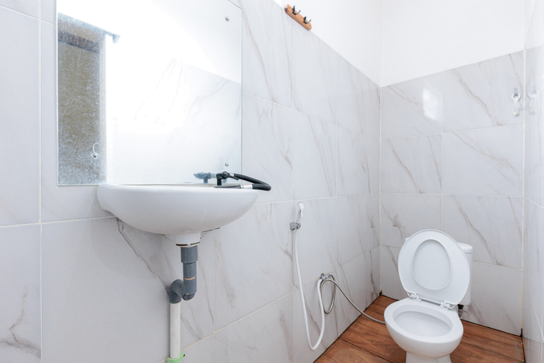 Bathroom 3, RedDoorz near Waterworld Lampung, Lampung Selatan