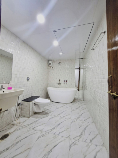 Bathroom 3, Aakaar Valley, Satara