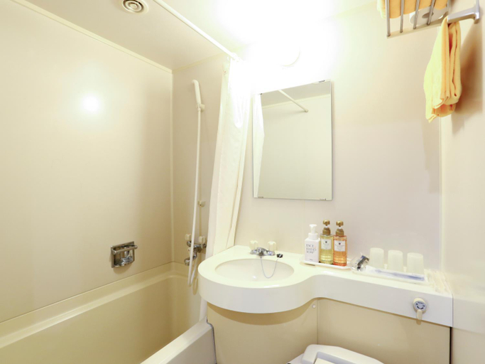 Bathroom 12