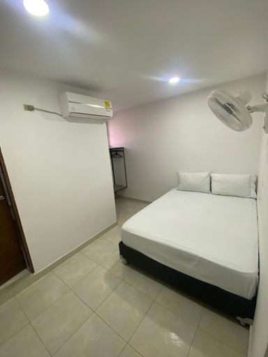 Bedroom 4, 22 guest house, Santa Marta (Dist. Esp.)