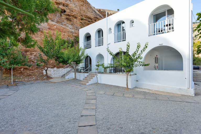 Others 5, Ilingas Mare, Crete