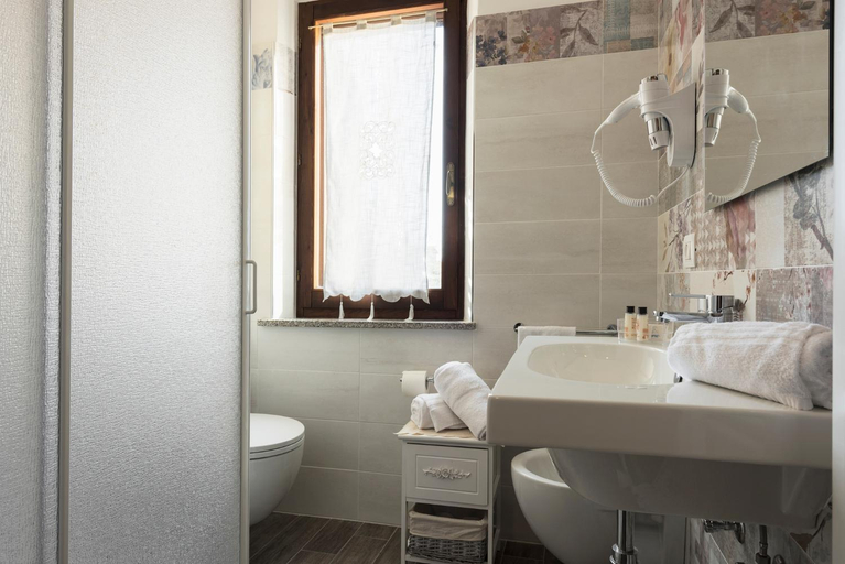 Bathroom 5, Il Pozzetto, Perugia