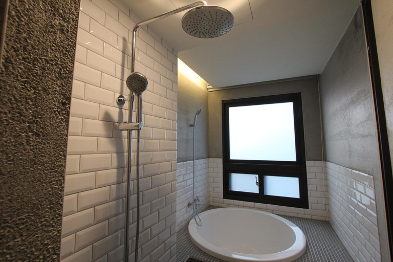 Bathroom 4, mz1090 Bed and Breakfast, Pingtung