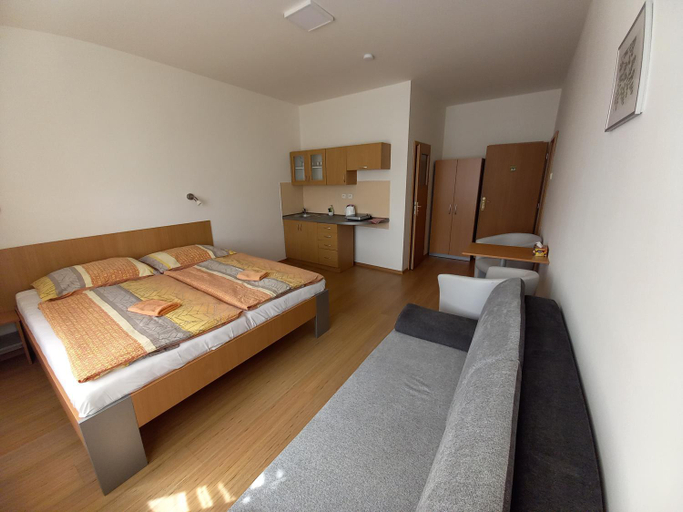 Bedroom 3, Hotel & Hostel Decin, Děčín