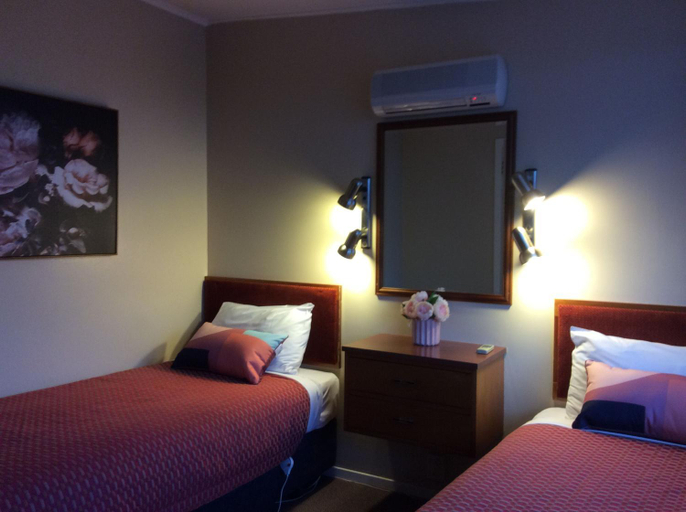 Bedroom 2, AAA Marlin Motel, Marlborough