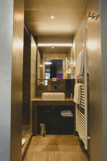 Bathroom 4, JJ32, Luxembourg