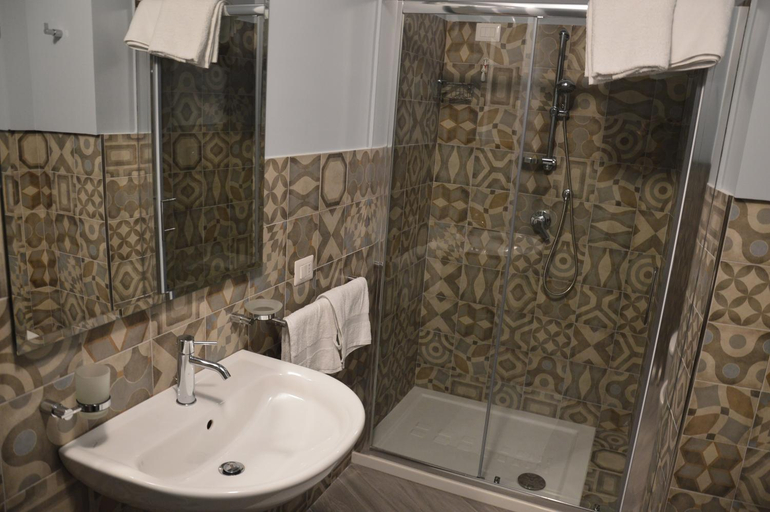 Bathroom 4, Residenza Cavour, Catania