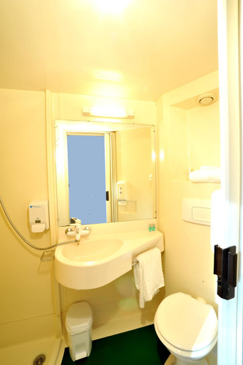 Bathroom 4, Fasthotel Vendôme, Loir-et-Cher