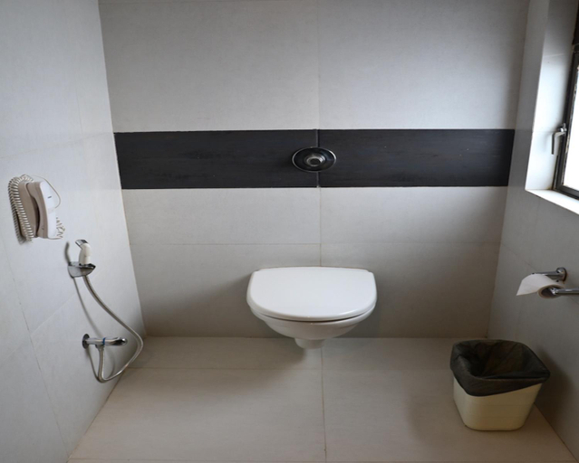 Bathroom 3, The Waterfront Shaw - Lavasa Hotel, Pune