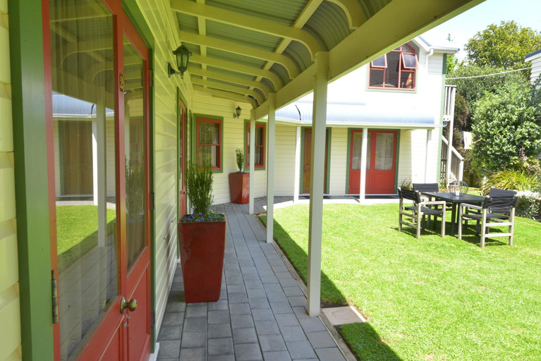 Others 3, Ducks & Drakes Boutique Motel & Backpackers, New Plymouth