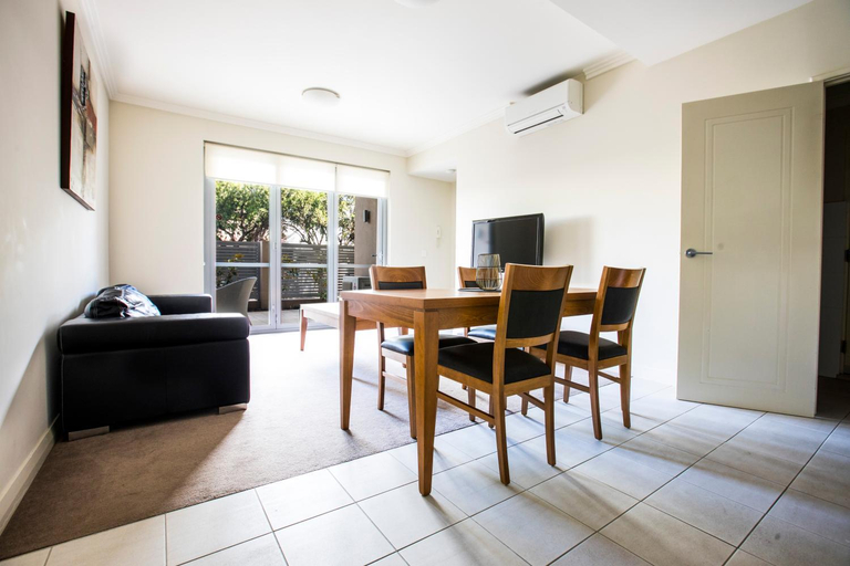 Dining Room 4