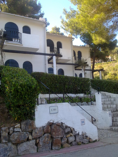 Exterior 1