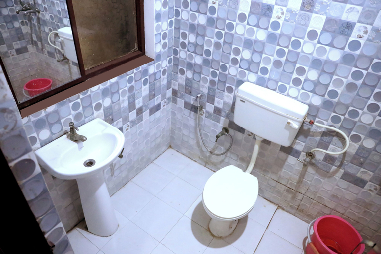 Bathroom 2, Hotel Dhruv Inn, Bareilly